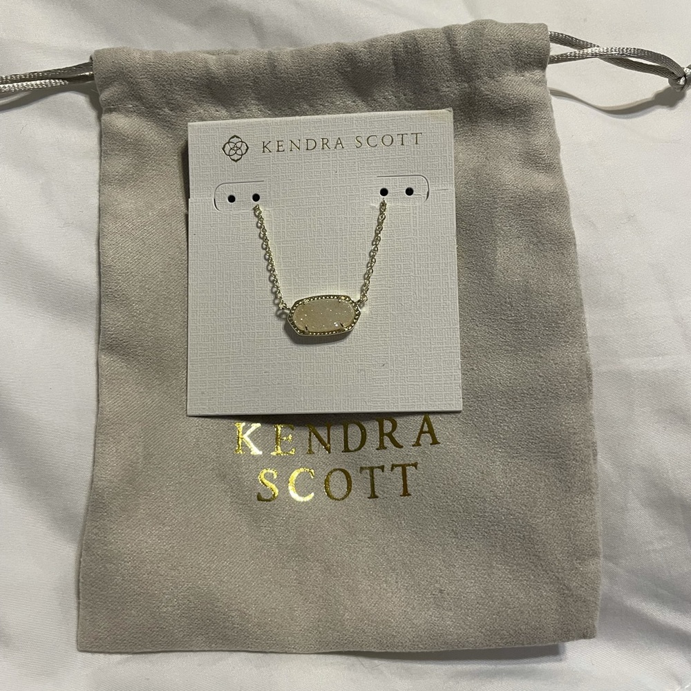 Kendra Scott necklace